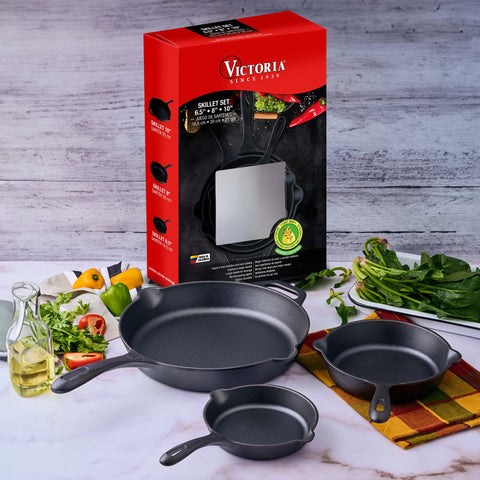 Kit de tres sartenes Victoria con caja roja que indica 6.5, 8 y 10 pulgadas