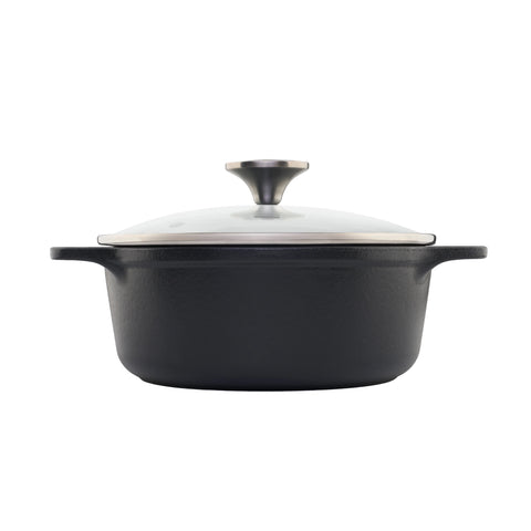 Olla de 1.9 L Victoria con tapa de vidrio, vista lateral sobre fondo blanco