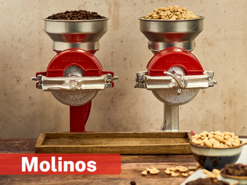 Molinos de granos Victoria rojo y estañado con café y cacahuates, bajo el rótulo Molinos