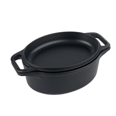Olla ovalada Victoria con tapa invertida mostrando su superficie lisa