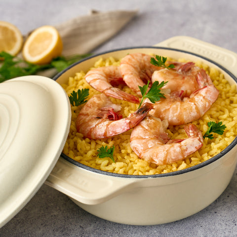 Olla Sable Victoria con arroz amarillo y camarones, vista cercana
