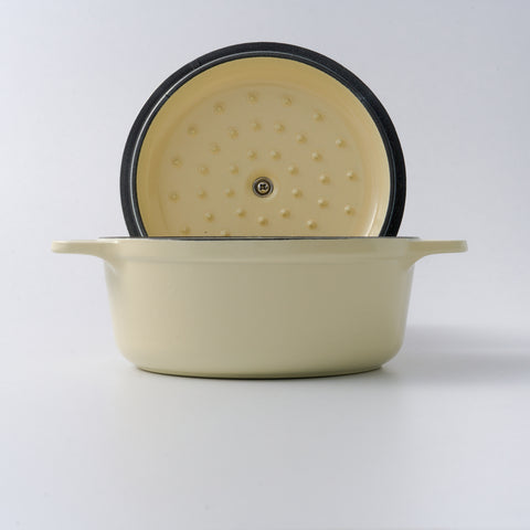 Olla Sable Victoria abierta con tapa vertical mostrando relieves interiores