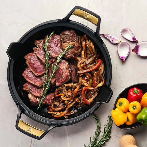 Paellera Soft Victoria con carne rebanada, pimientos, cebolla y romero