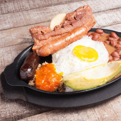 Bandeja ovalada Victoria con huevo, arroz, frijoles, aguacate y chicharrón