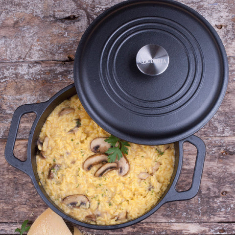 Olla de 3.8 L Victoria con arroz cremoso y champiñones, vista superior