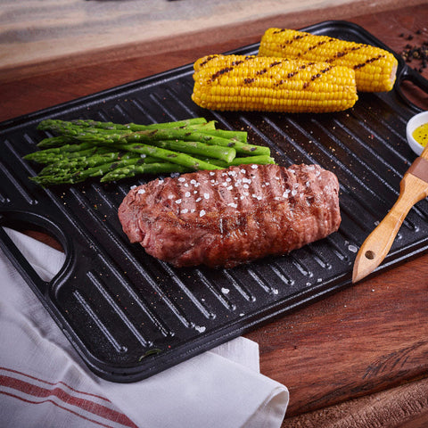 Plancha reversible Victoria con corte de carne, espárragos y elotes asados